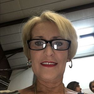 Meet your Posher, Debra